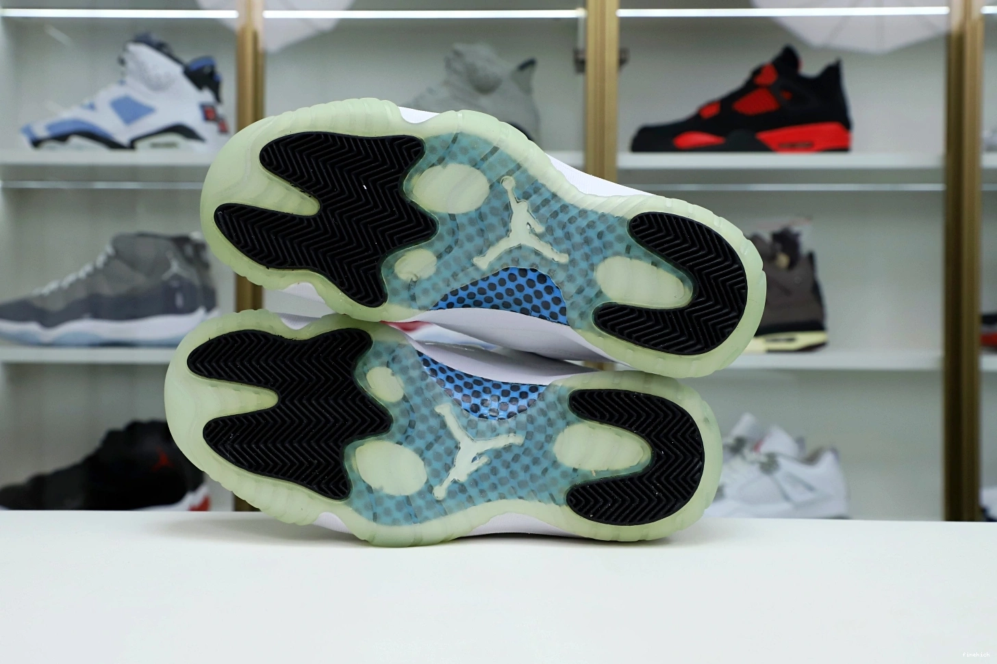 LOW LEGEND BLUE JORDAN 11 RETRO AIR 0831